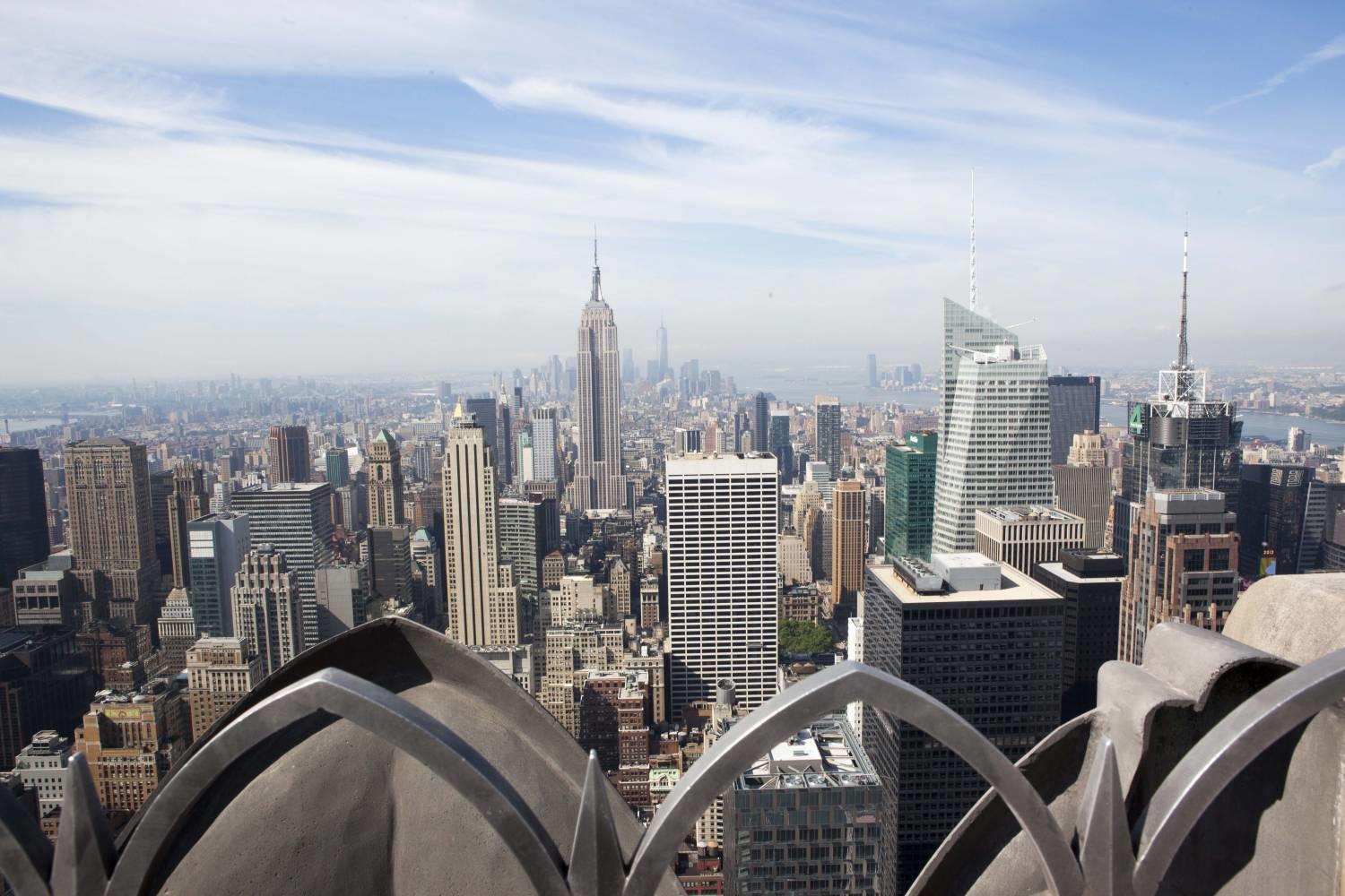 Top of the Rock New York Instagrammable NYC Photo Opps // Blogger Lindsey Lutz from Life Lutzurious details her favorite NYC spots for photo opps and her favorite hotels